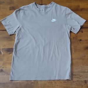 Nike Beige SS Tee/ Embroidered White Chest Logo/ Size Men's Small